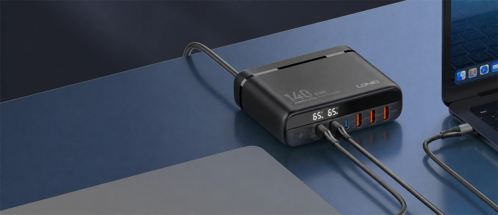 Stolní nabíječka LDNIO A6140C se dvěma připojenými USB-C kabely